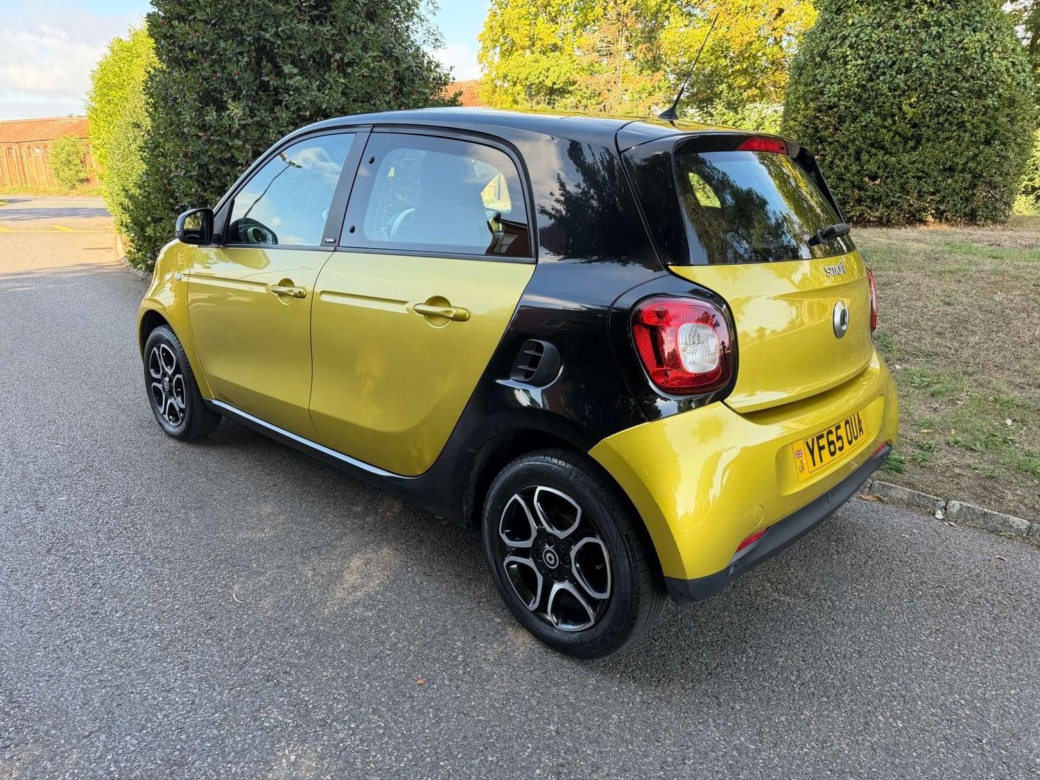 Smart ForFour 2015 - Cars in Leatherhead