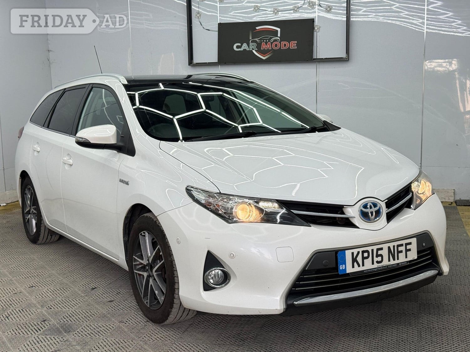 Toyota Auris 2015 in Hillingdon