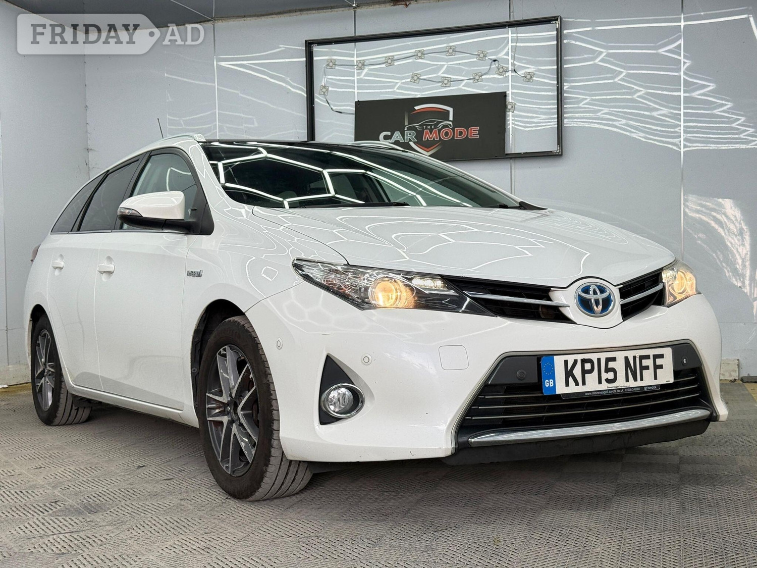 Toyota Auris 2015 - Cars in Hillingdon