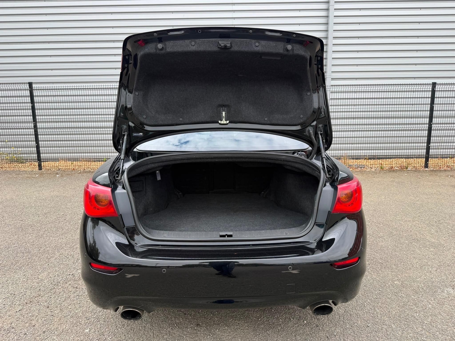 [ berth ]Infiniti Q50