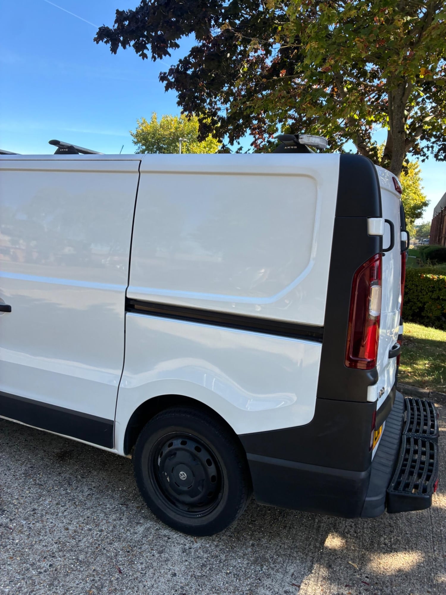 Vauxhall Vivaro 2016 - Vans & Commercial Vehicles in Reading