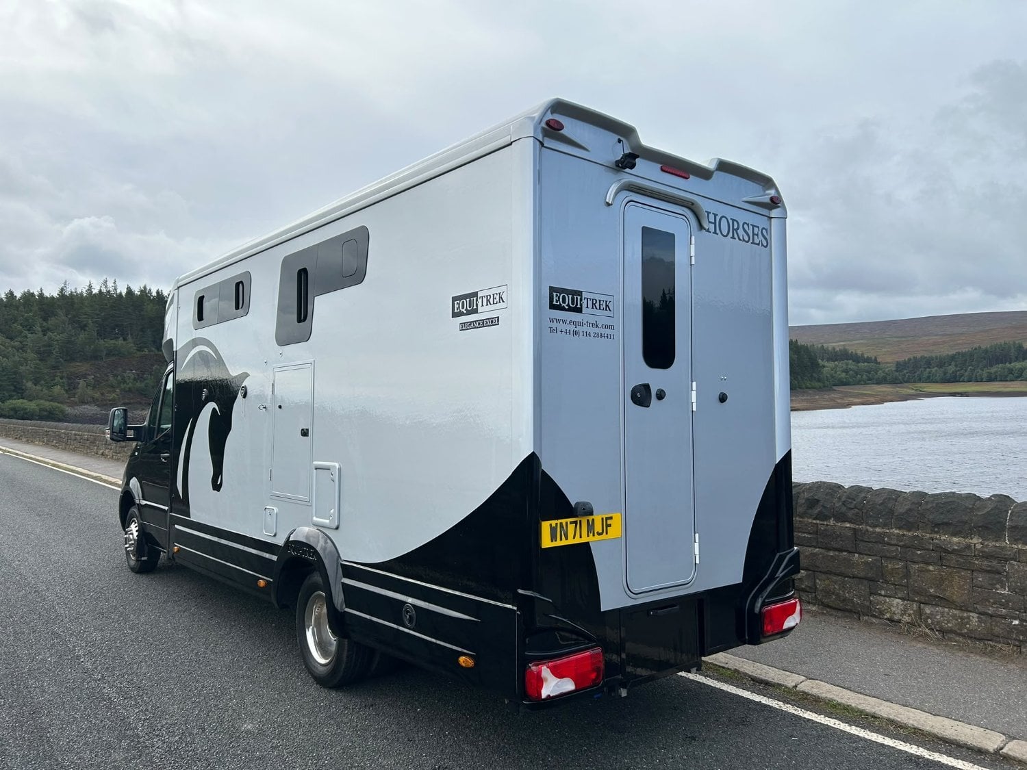 Equi-Trek Elegance Excel  Mercedes-benz Horsebox - Trailers & Horseboxes in Sheffield