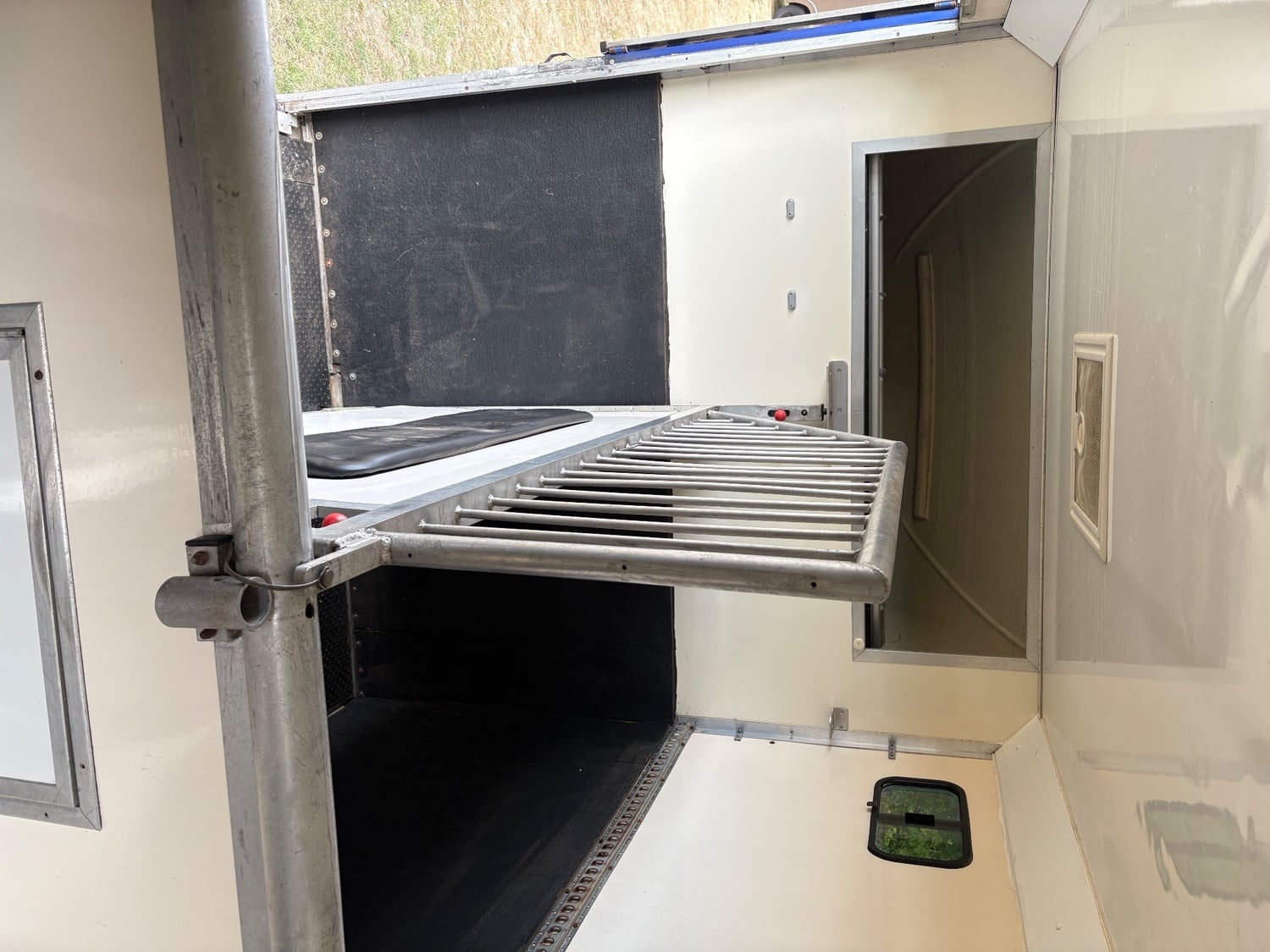 Owens  Vauxhall Horsebox - Trailers & Horseboxes in Petworth