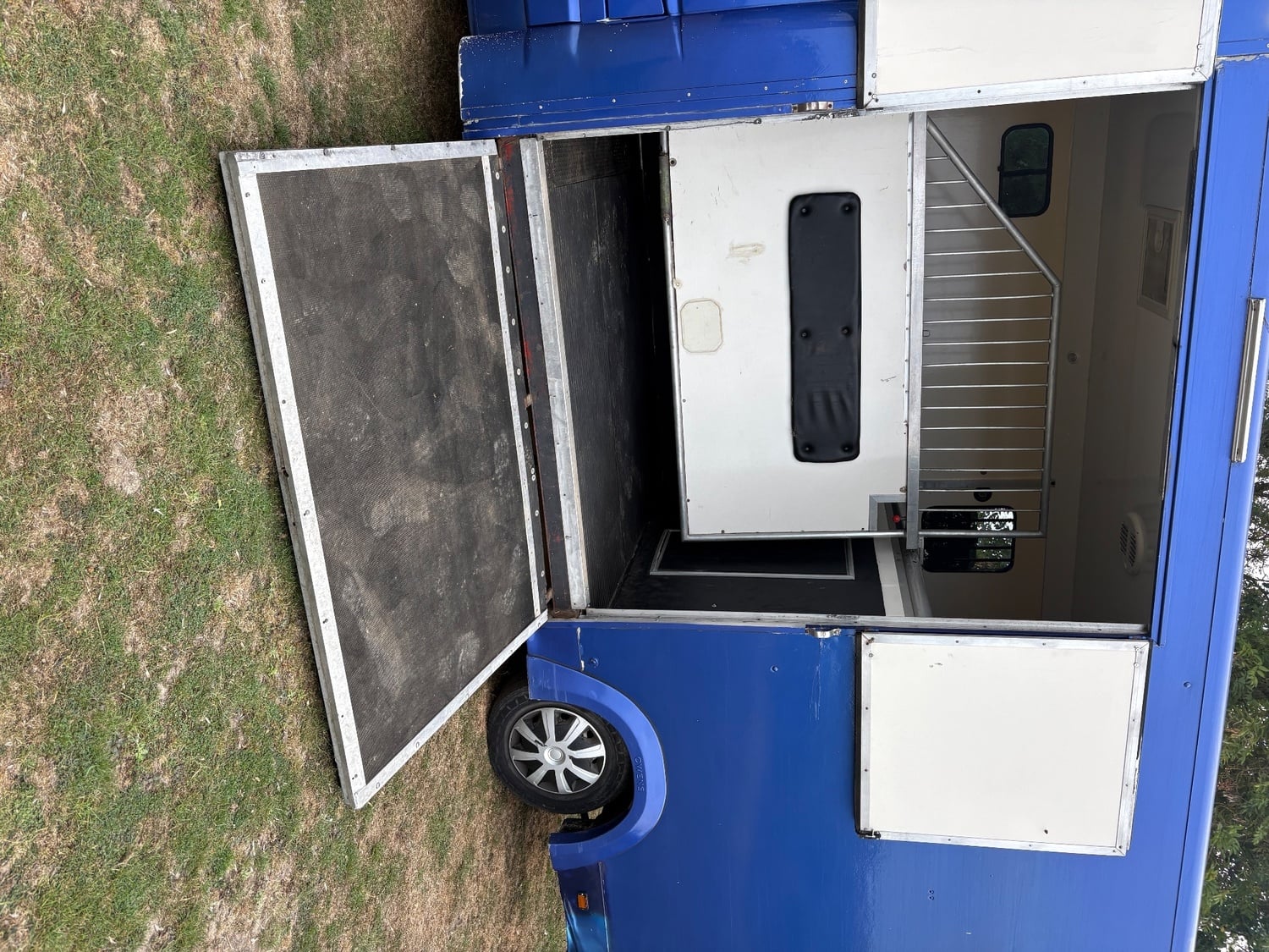 Owens  Vauxhall Horsebox - Trailers & Horseboxes