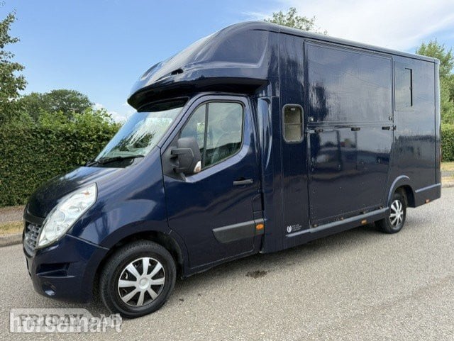 Midland Horseboxes Long Stall Pro Model Renault Master Crew Cab Horsebox in Banbury