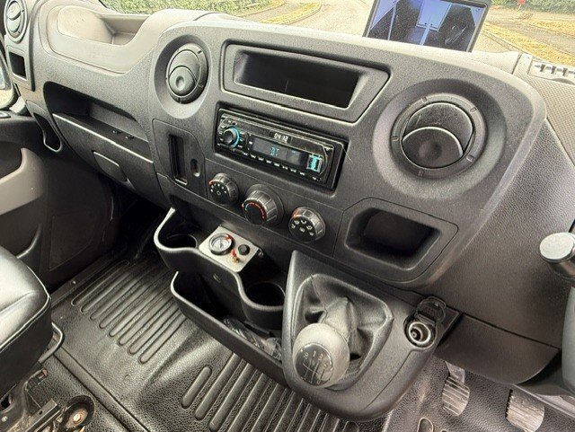 Midland Horseboxes Long Stall Pro Model Renault Master Crew Cab Horsebox - Trailers & Horseboxes in Banbury