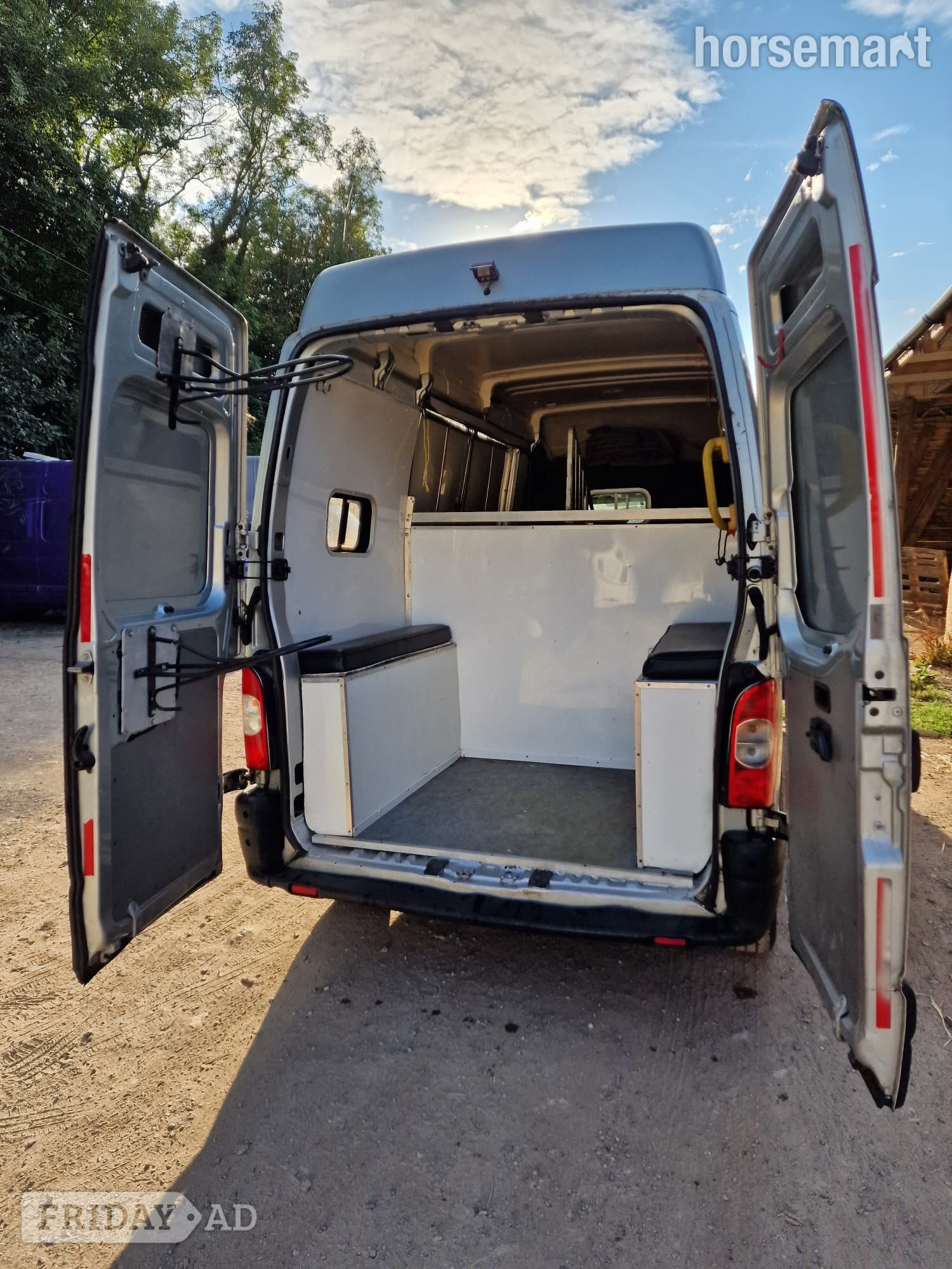 Custom  Vauxhall Horsebox - Trailers & Horseboxes in Bisleys
