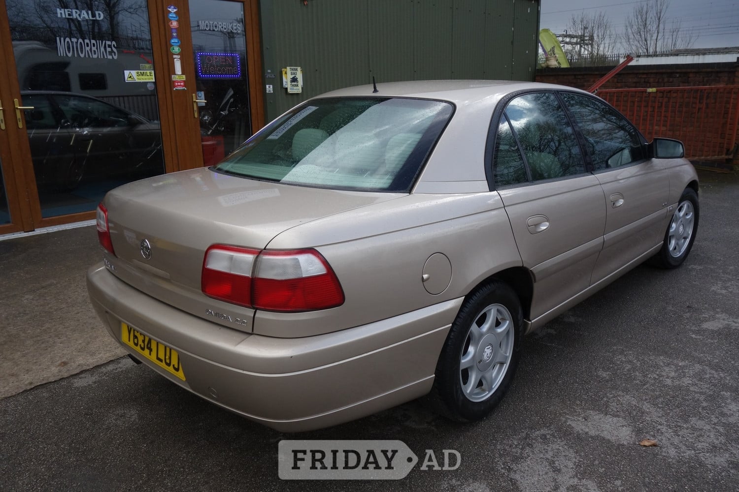 [ berth ]Vauxhall Omega