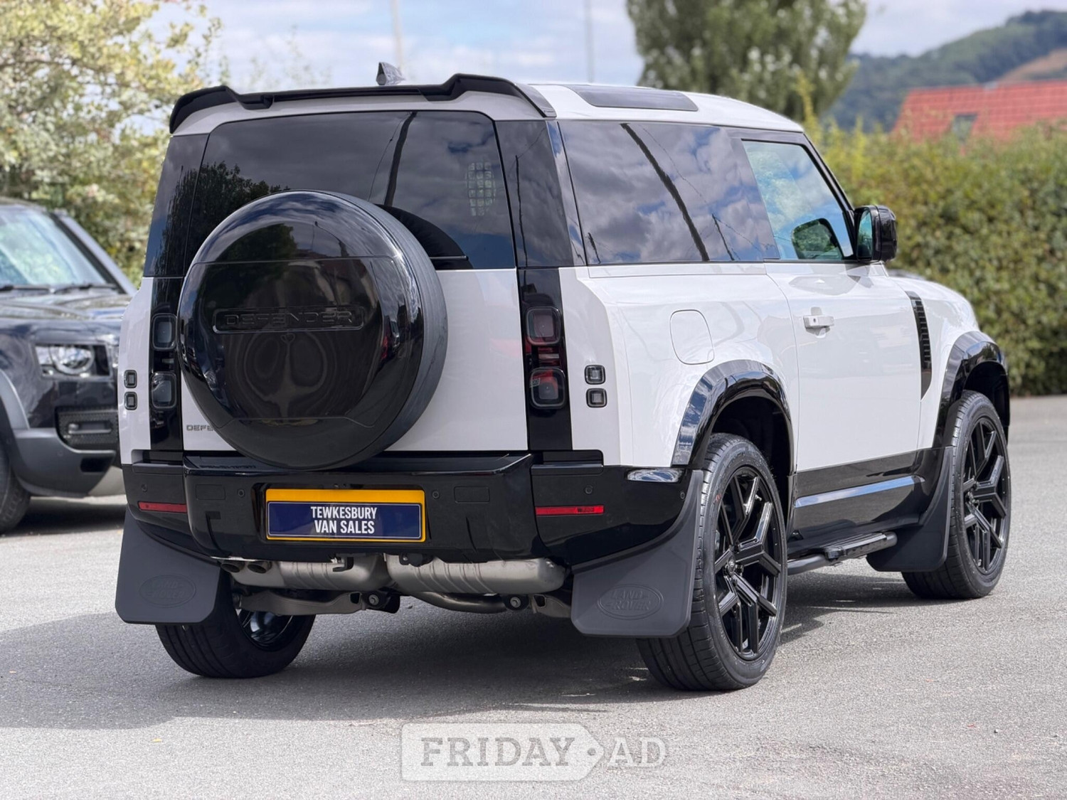 [ berth ]Land Rover Defender 90