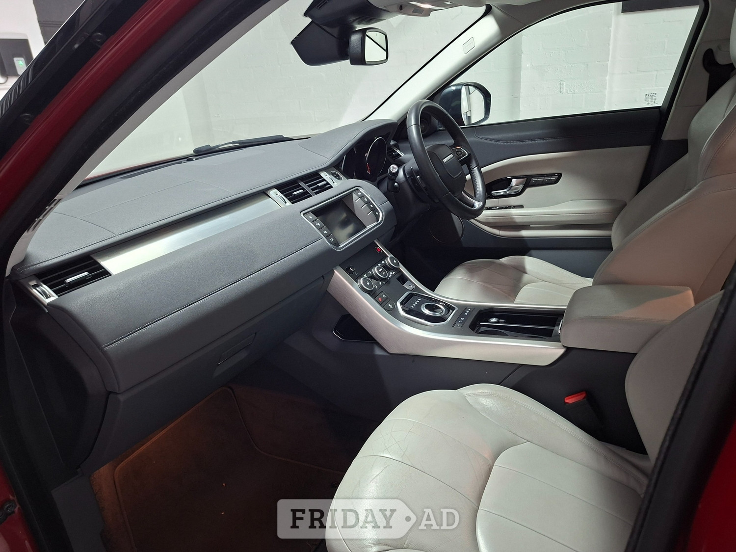 [ berth ]Land Rover Range Rover Evoque