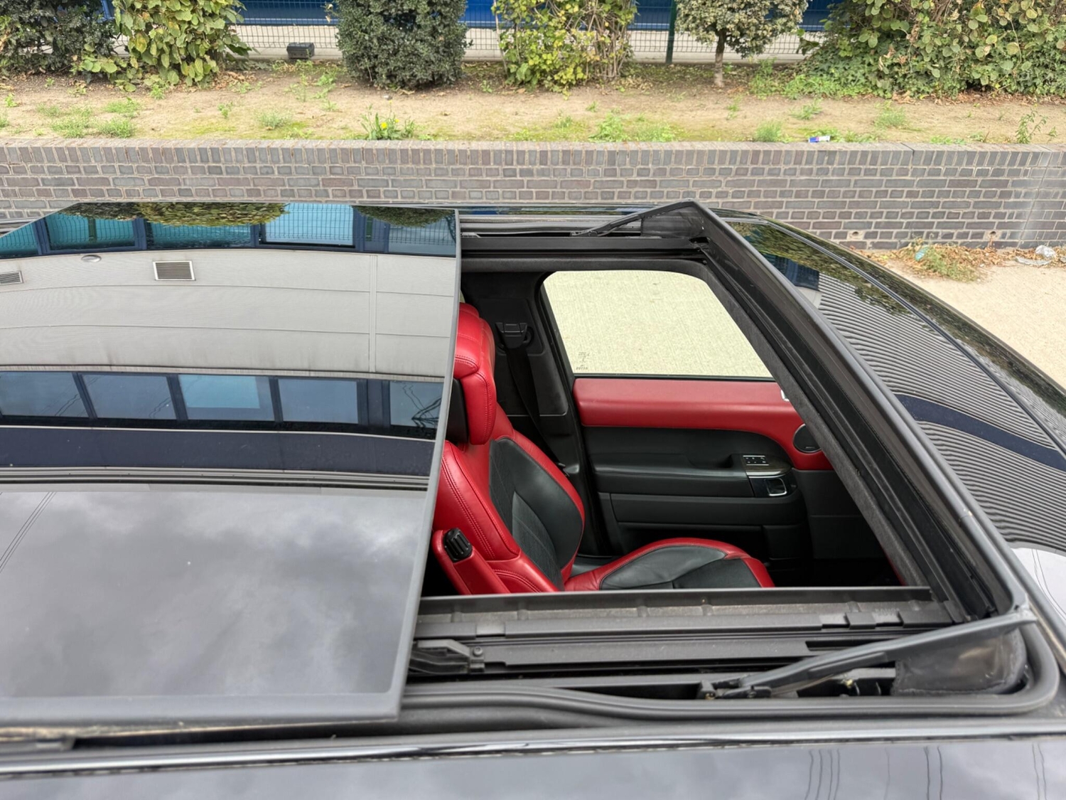 [ berth ]Land Rover Range Rover Sport