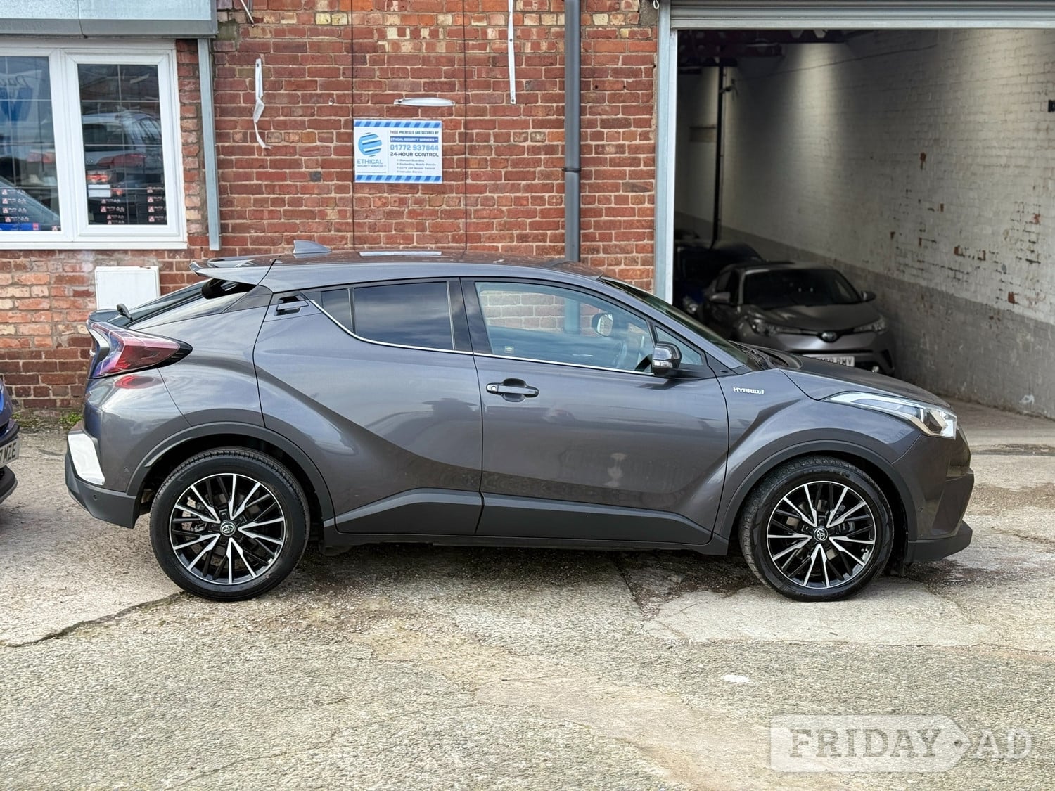 Toyota C-HR 2018 - Cars