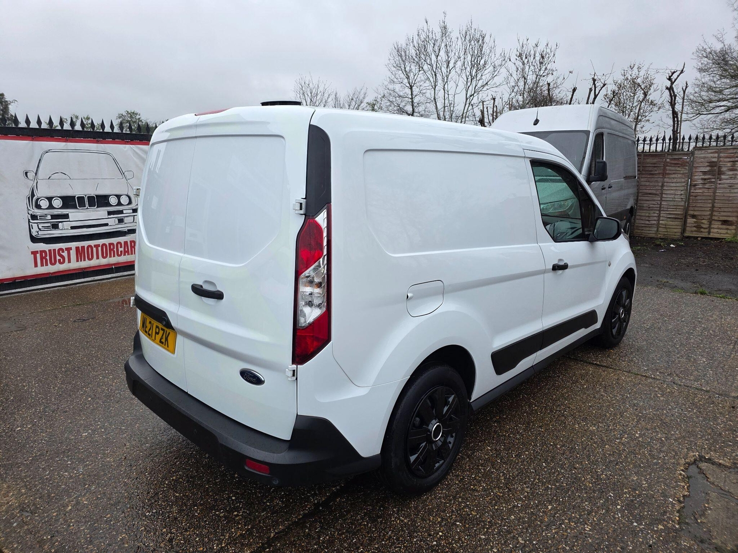 [ berth ]Ford Transit Connect