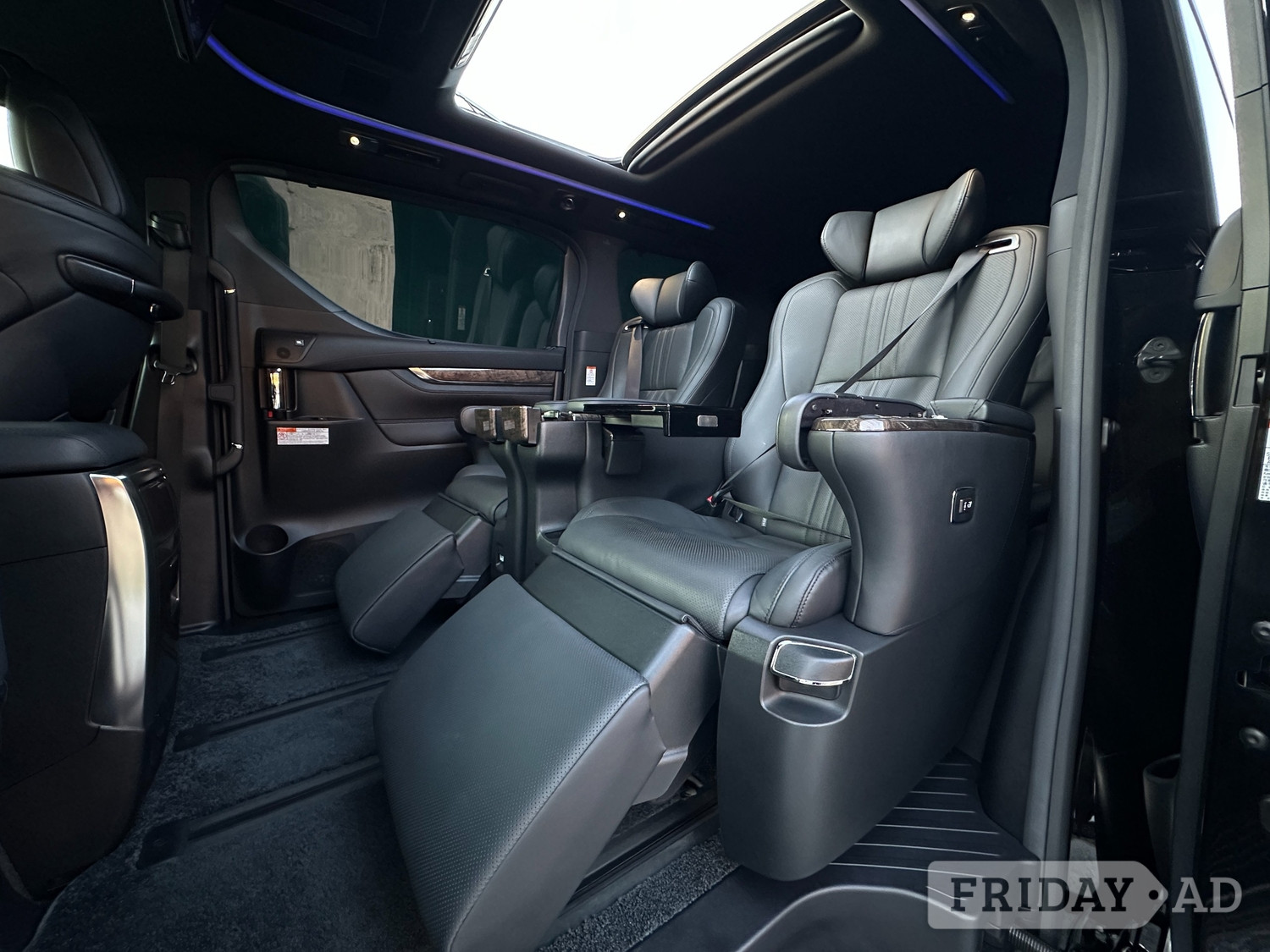 Toyota Alphard 2020 - Cars in Birmingham