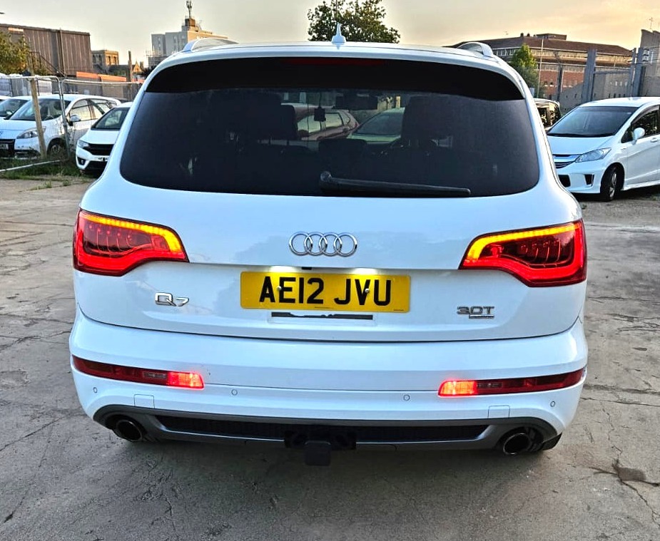 Audi Q7 2012 - Cars