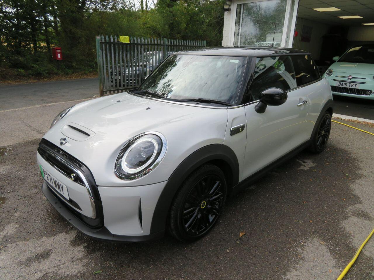2021 MINI Electric Hatch Cooper SE 32.6kWh Level 2 Hatchback 3dr Electric Automatic (184 ps) CAMERA + HEATED SEATS + APPLE PLAY - Cars in Horsham