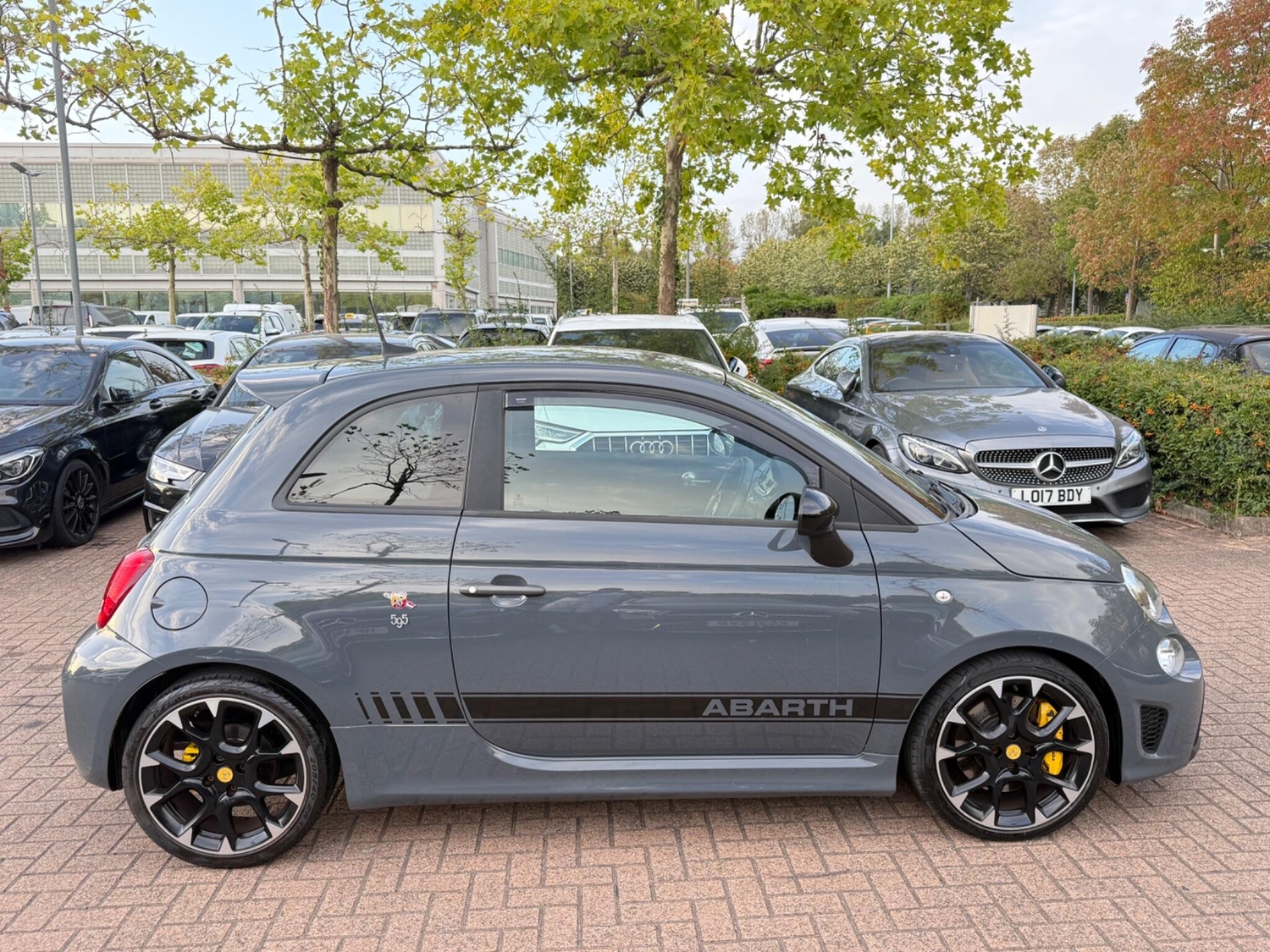 [ berth ]Abarth 595