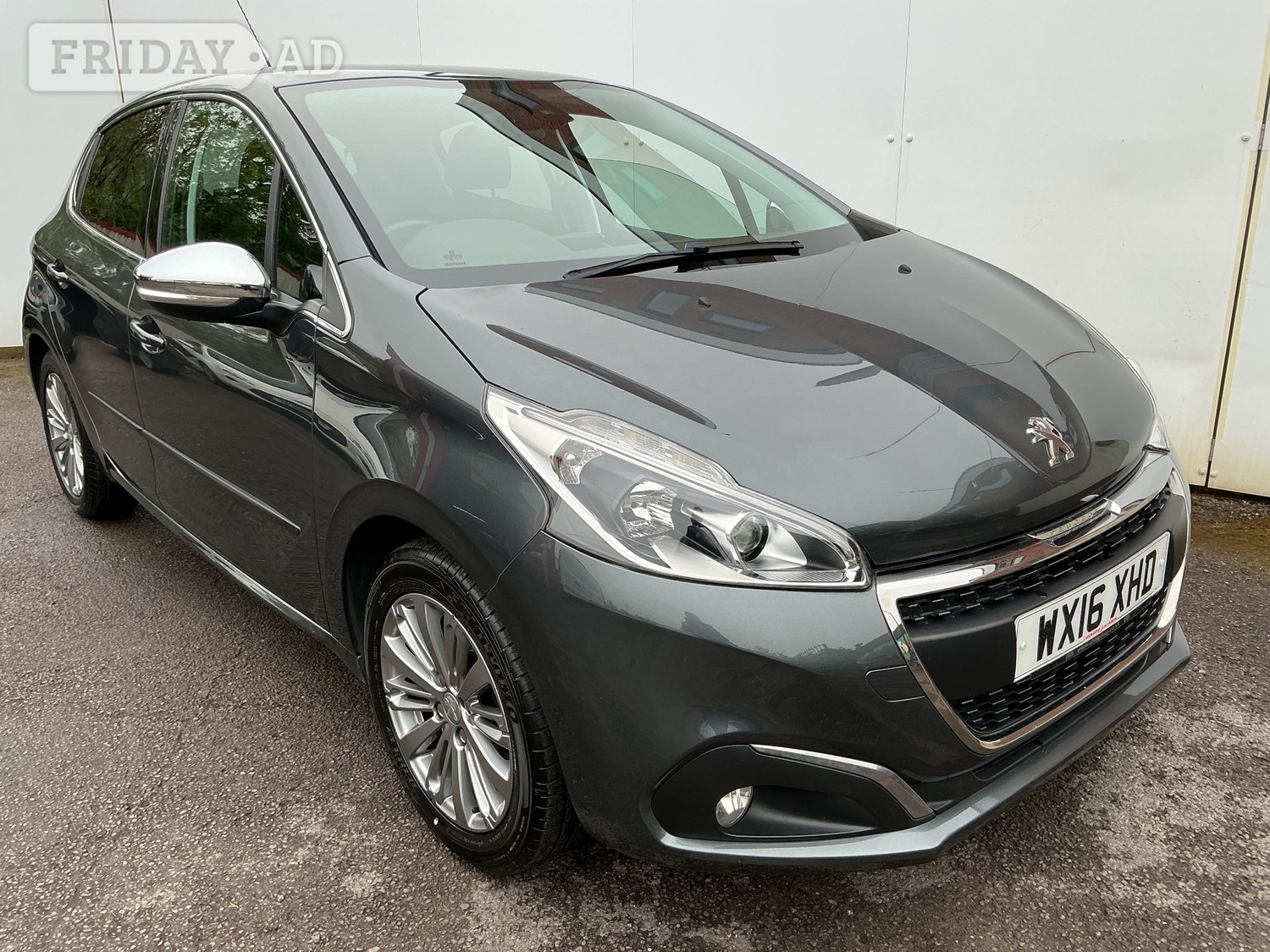 Peugeot 208 2016 - Cars in Porth