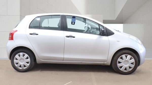 Toyota Yaris 2009 - Cars