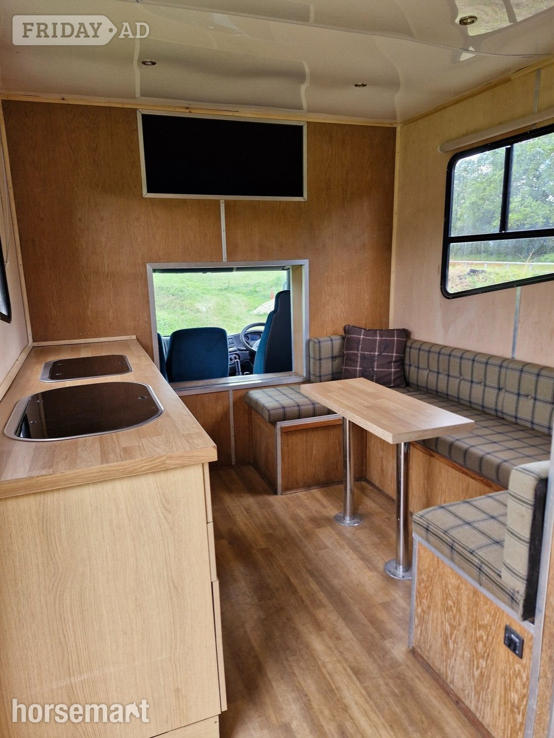 [ berth ]RJ Horseboxes 