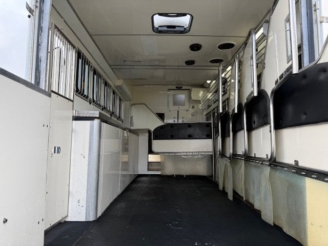 Equi-Trek  Mercedes-Benz Horsebox - Trailers & Horseboxes