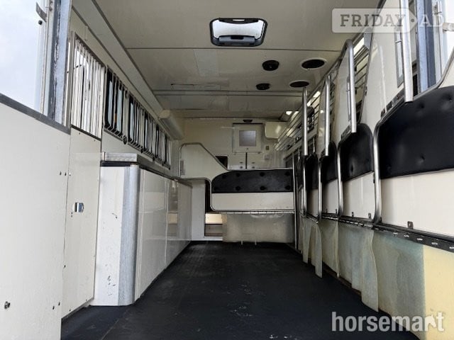 Equi-Trek  Mercedes-Benz Horsebox - Trailers & Horseboxes