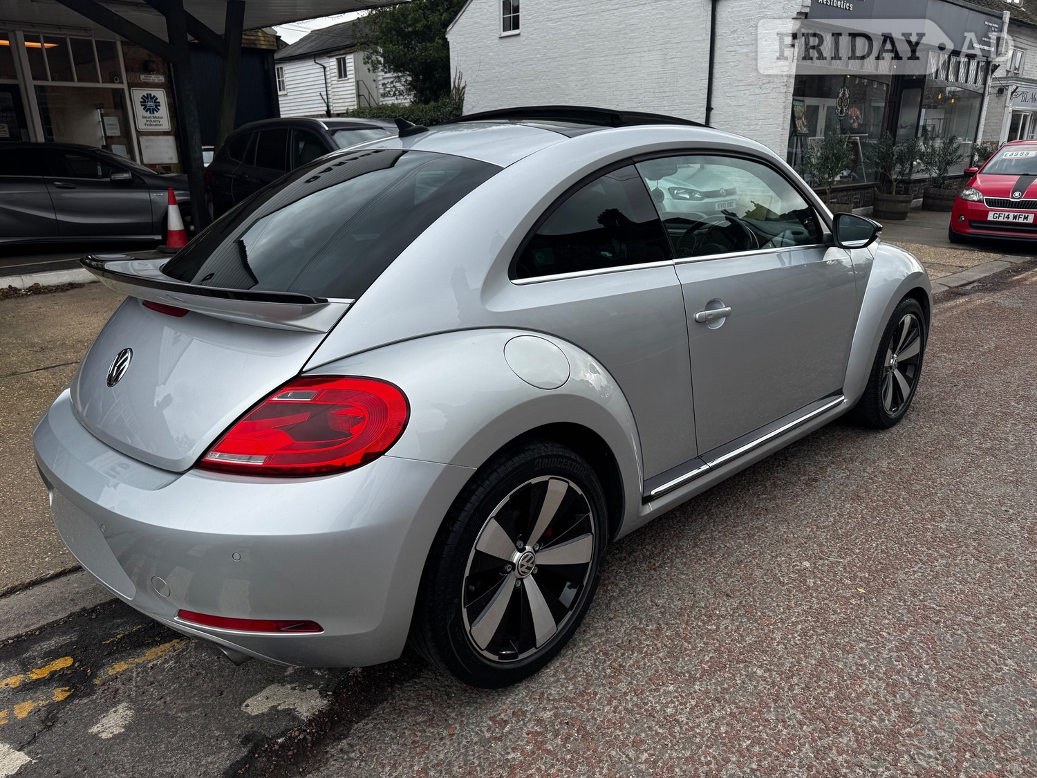 Volkswagen Beetle 2015 - Cars