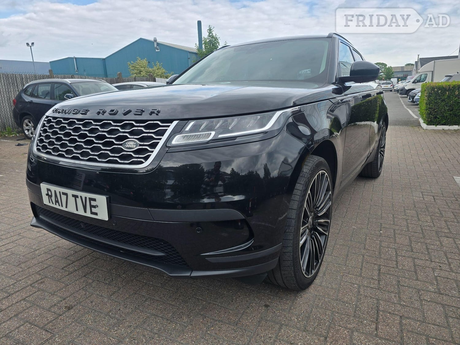 [ berth ]Land Rover Range Rover Velar