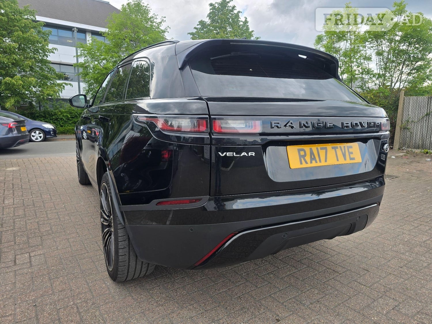 Land Rover Range Rover Velar 2017 - Cars in Camberley