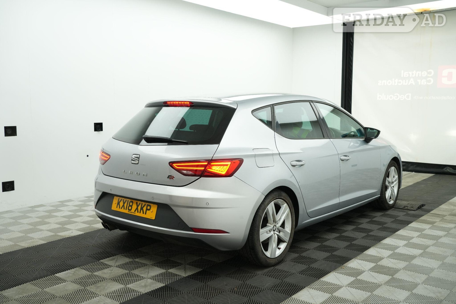 [ berth ]SEAT Leon