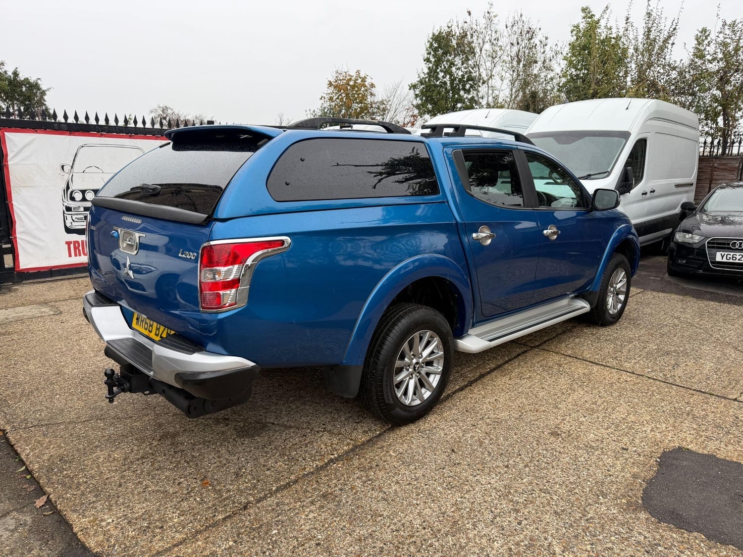 [ berth ]Mitsubishi L200