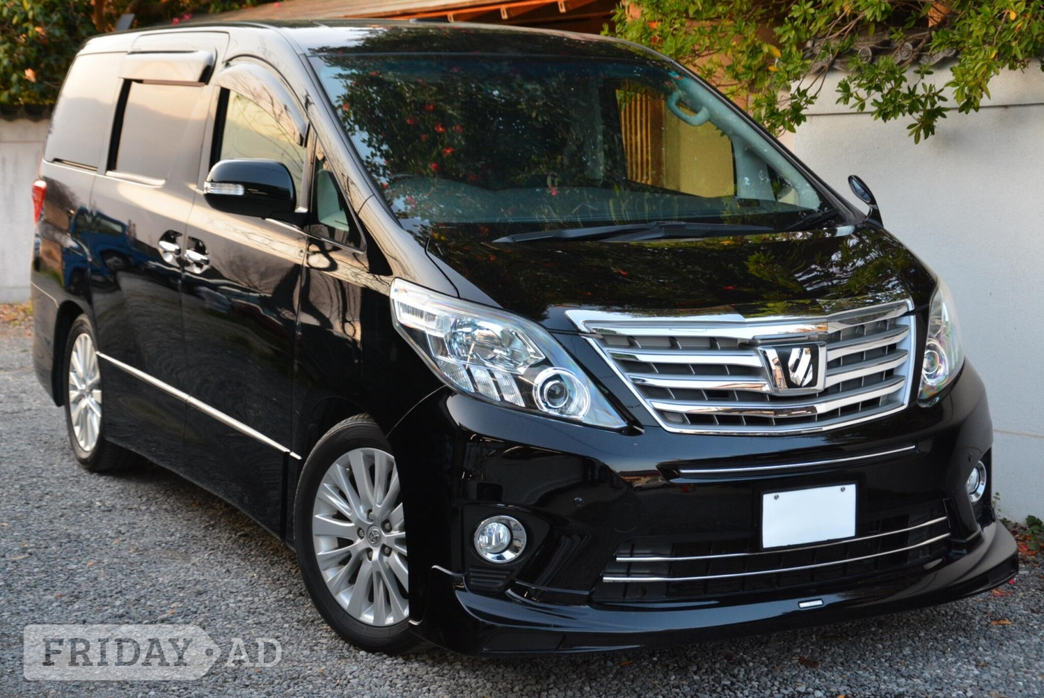 Toyota Alphard 2013 in Chingford
