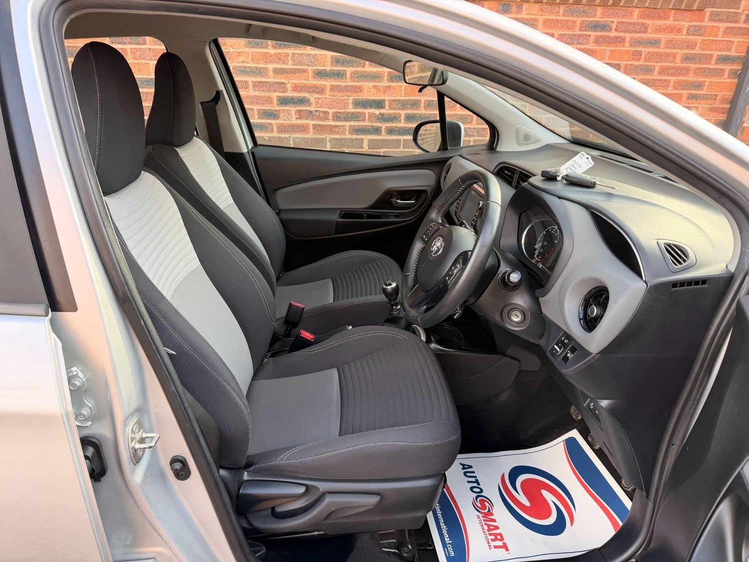 Toyota Yaris 2020 - Cars in Sutton