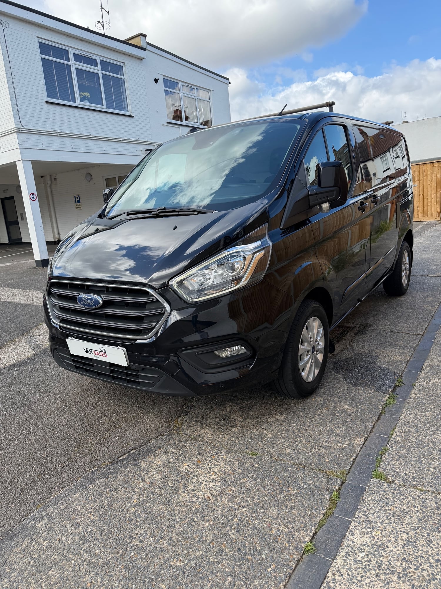 [ berth ]Ford Transit Custom