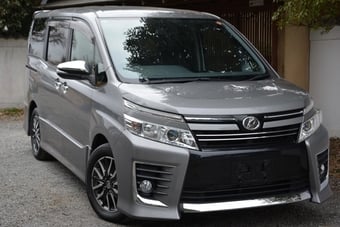 Toyota Voxy 2015