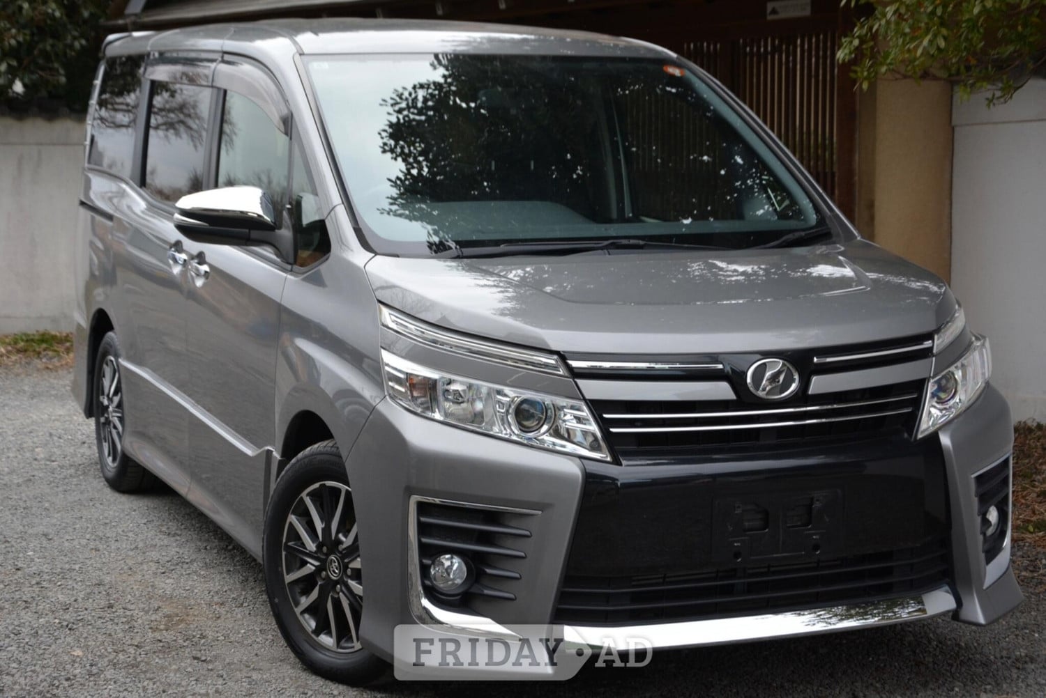 Toyota Voxy 2015 in Chingford