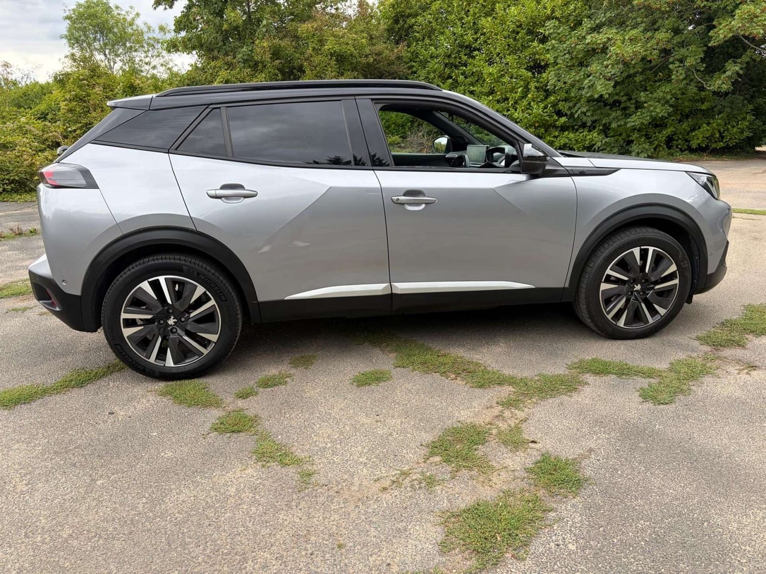 Peugeot 2008 2021 - Cars