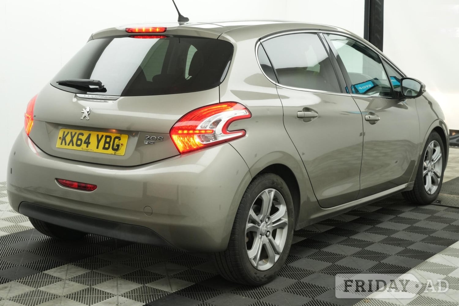 2014 Peugeot 208 1.6 e-HDi Allure Euro 5 (s/s) 5dr - Cars