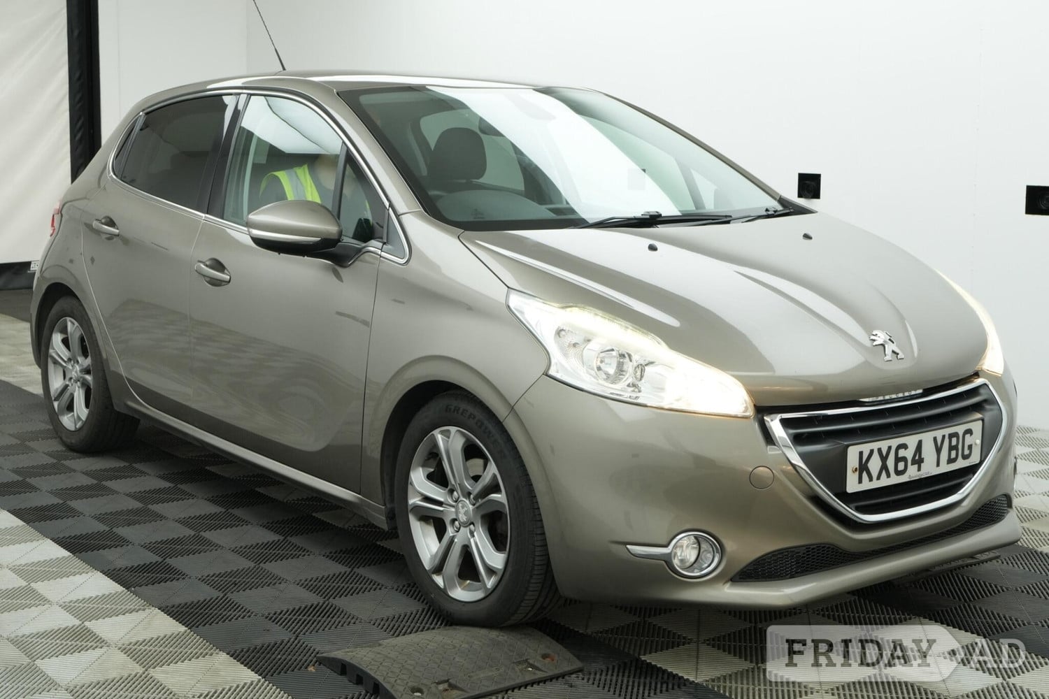 2014 Peugeot 208 1.6 e-HDi Allure Euro 5 (s/s) 5dr in Lewes