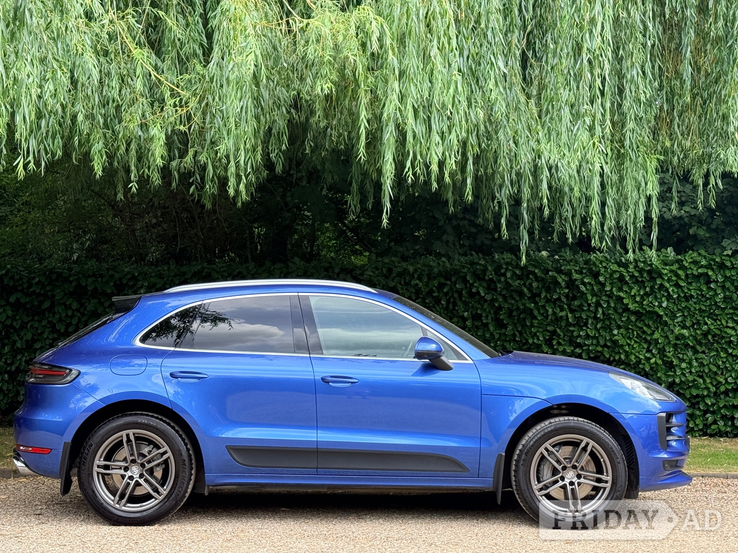 [ berth ]Porsche Macan