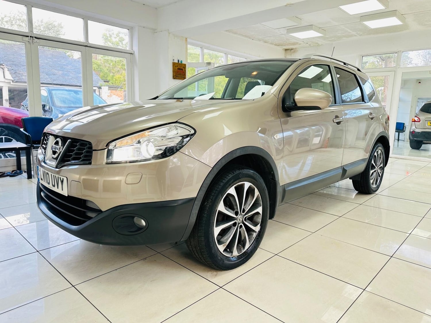 Nissan Qashqai+2 2010 - Cars in Iver