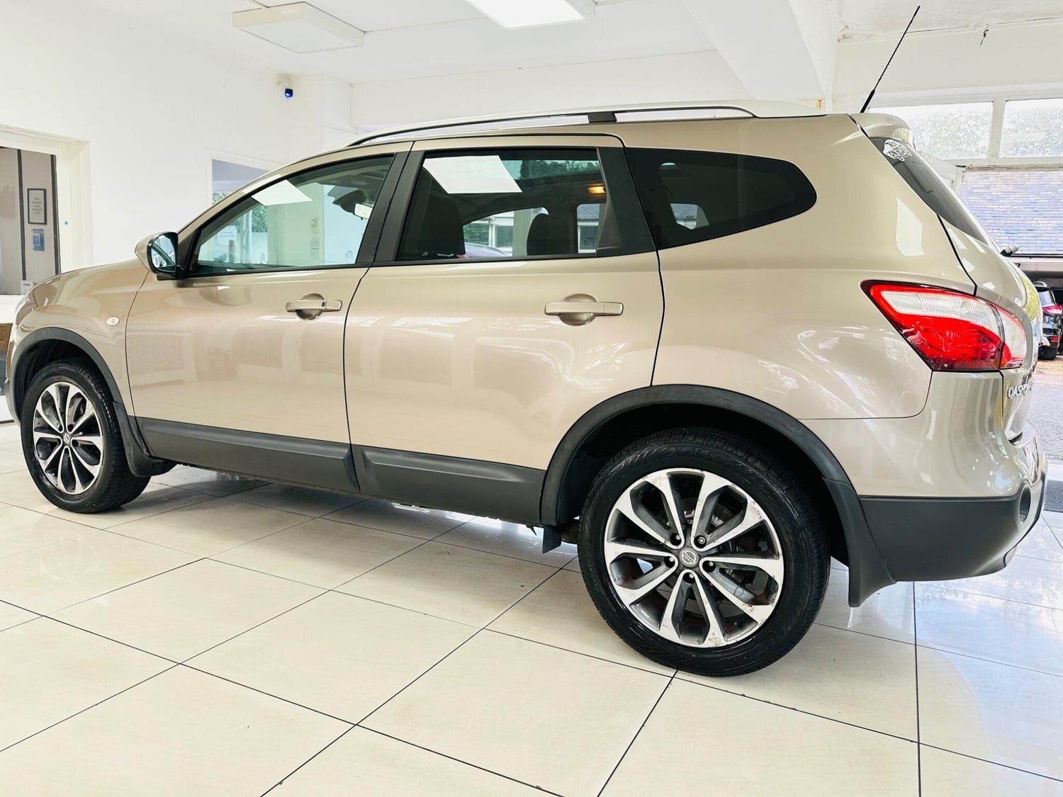 Nissan Qashqai+2 2010 - Cars