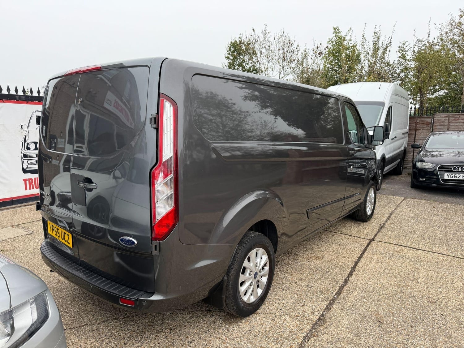[ berth ]Ford Transit Custom