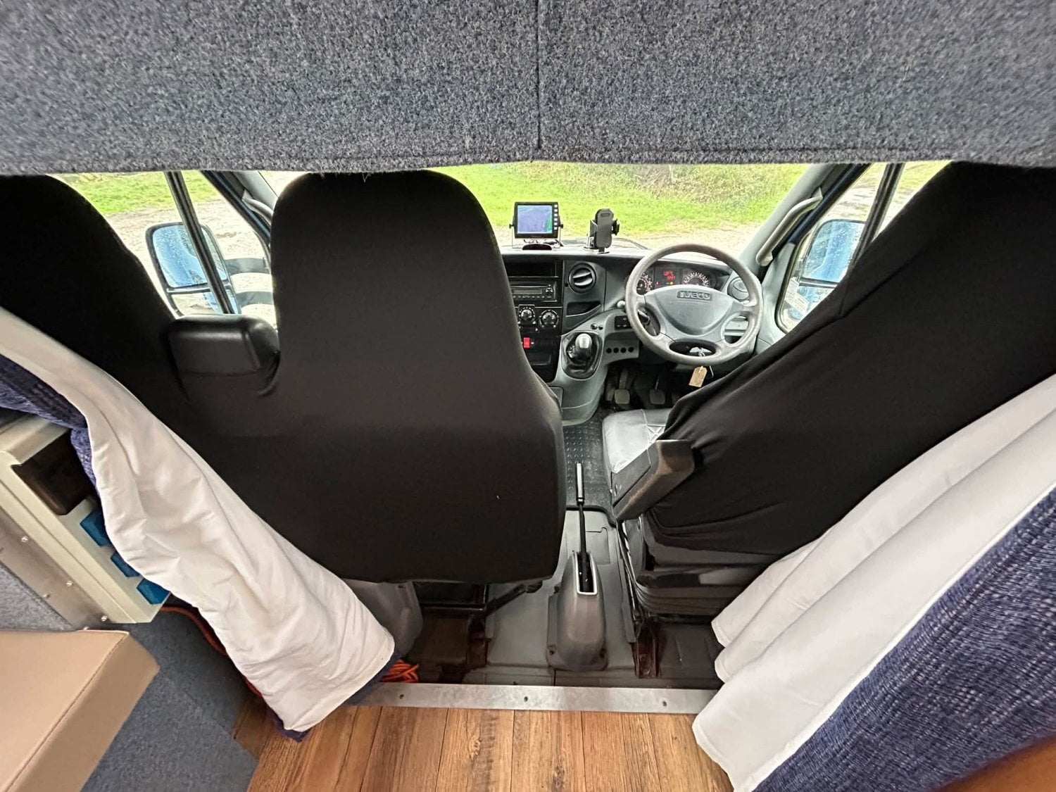 Peper Harow Trophy Twin LWB Iveco Horsebox - Trailers & Horseboxes in Godalming