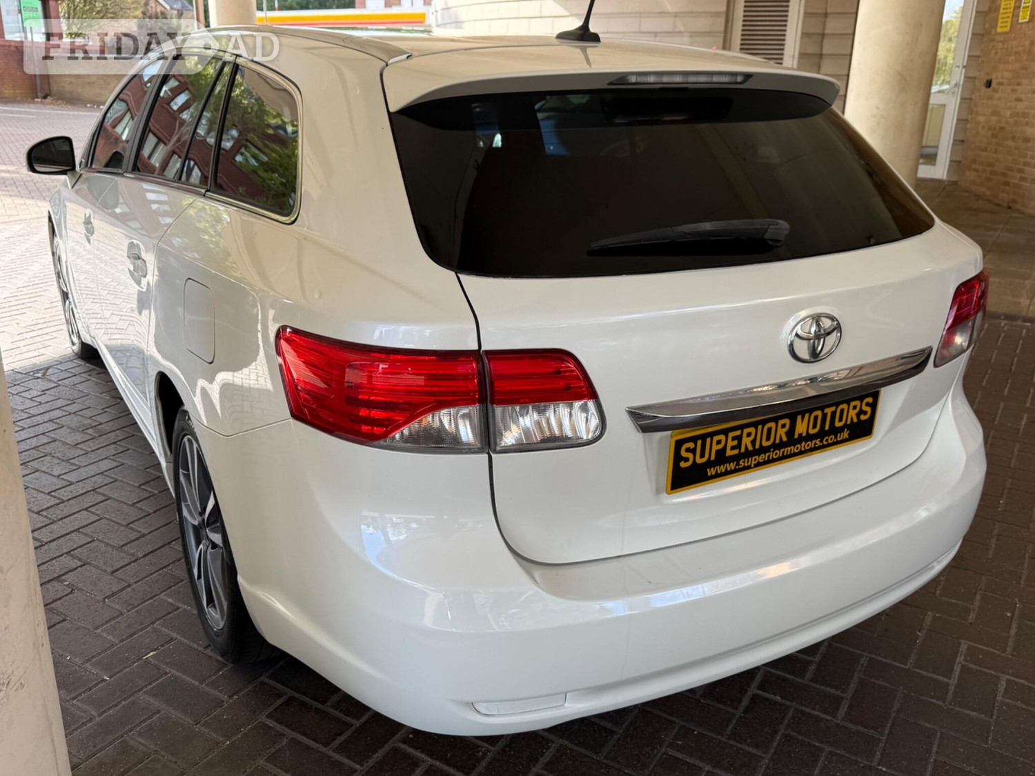 Toyota Avensis 2014 - Cars in Staines