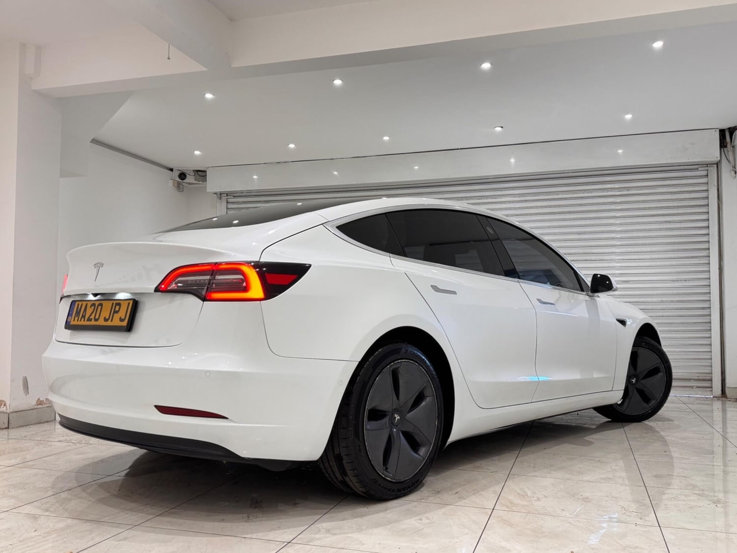 [ berth ]Tesla Model 3