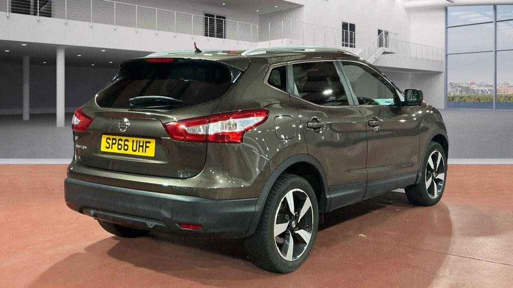 Nissan Qashqai 2016 - Cars in Hounslow
