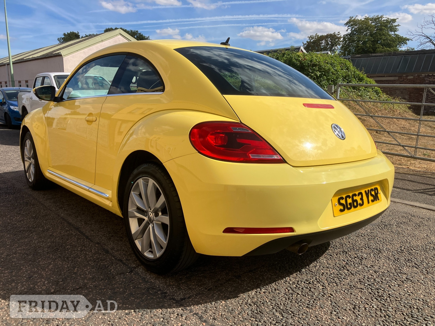 Volkswagen Beetle 2013 - Cars