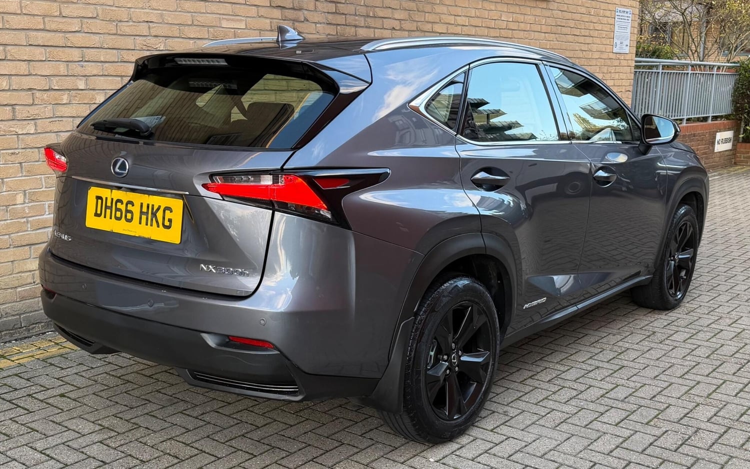 Lexus NX 2017 - Cars in Brent