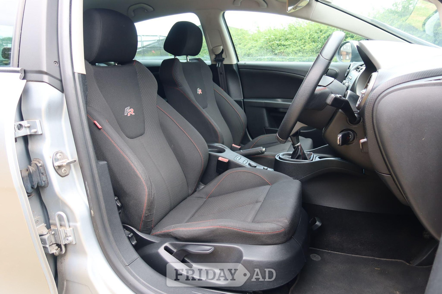 [ berth ]SEAT Leon